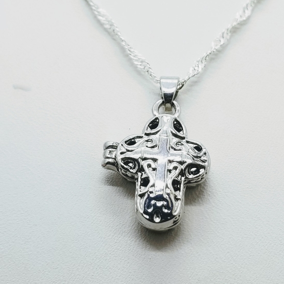 925 *  Silver Open Work Cross Pendant - Picture 6 of 9